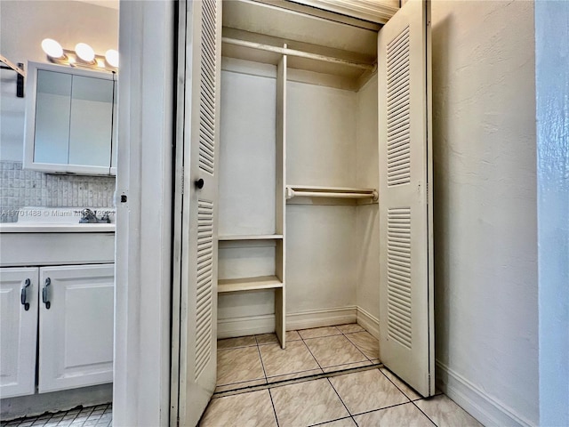 closet with sink