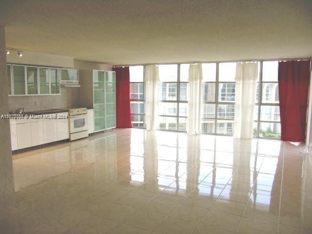 view of tiled spare room