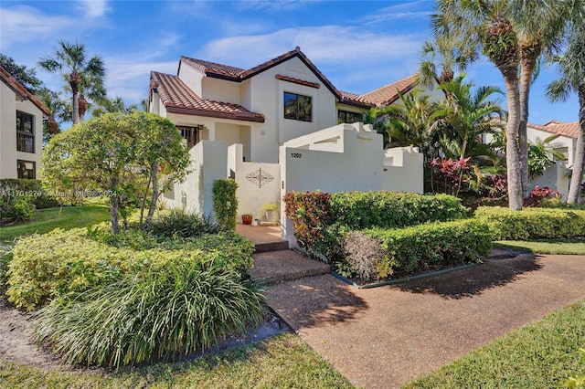 view of mediterranean / spanish-style home