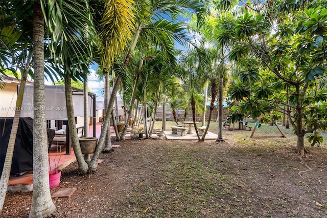 view of yard featuring a patio area