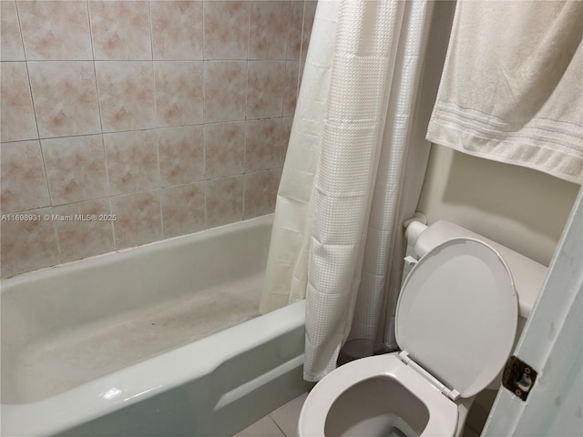 10806 N Kendall Dr Unit P-26, Miami, FL 33176 - bathroom featuring shower / bath combo with shower curtain and toilet