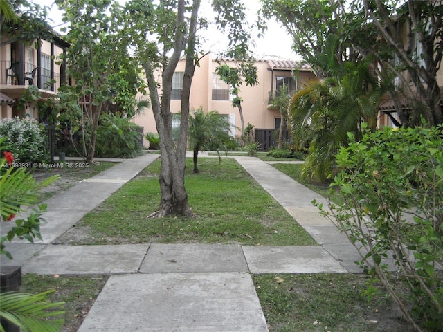 10806 N Kendall Dr Unit P-26, Miami, FL 33176 - surrounding community featuring a yard
