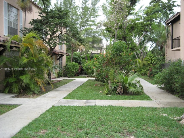 10806 N Kendall Dr Unit P-26, Miami, FL 33176 - surrounding community featuring a yard