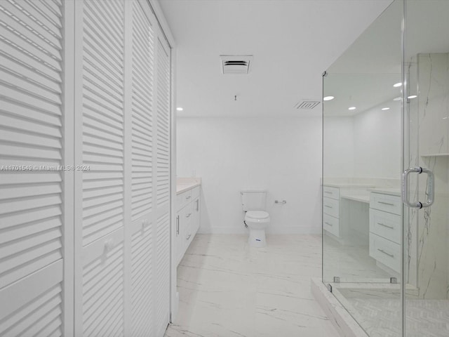 bathroom with a shower with door, vanity, and toilet