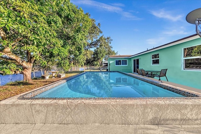 view of swimming pool