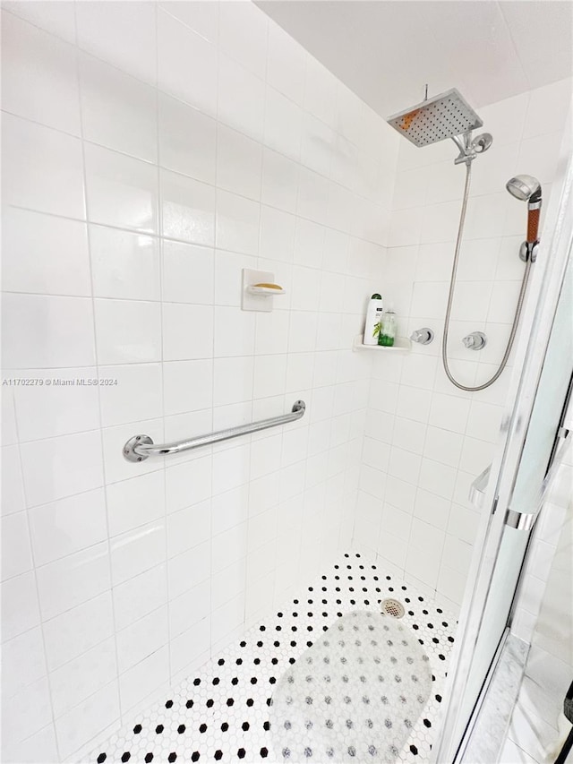 bathroom with a tile shower