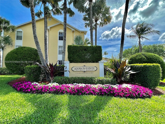 view of community / neighborhood sign