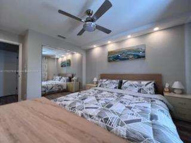 bedroom with ceiling fan