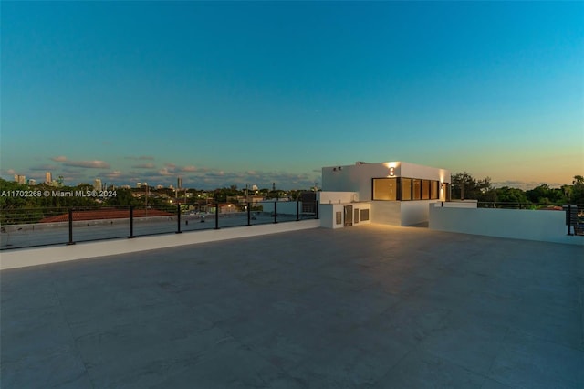 view of yard at dusk