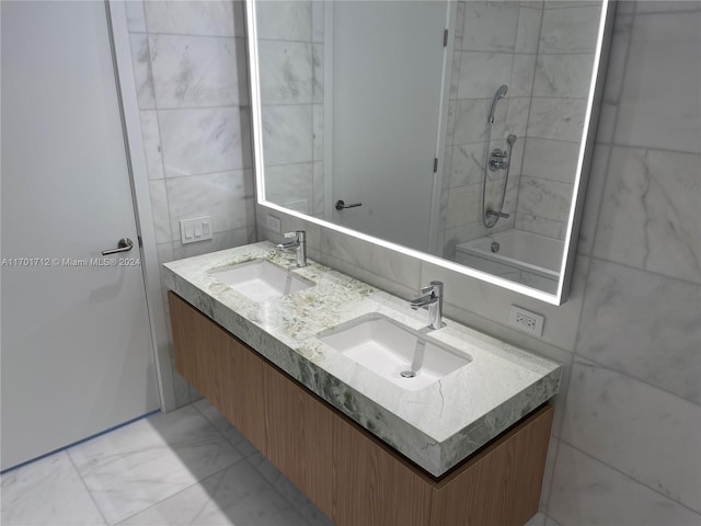 bathroom with vanity and tiled shower / bath