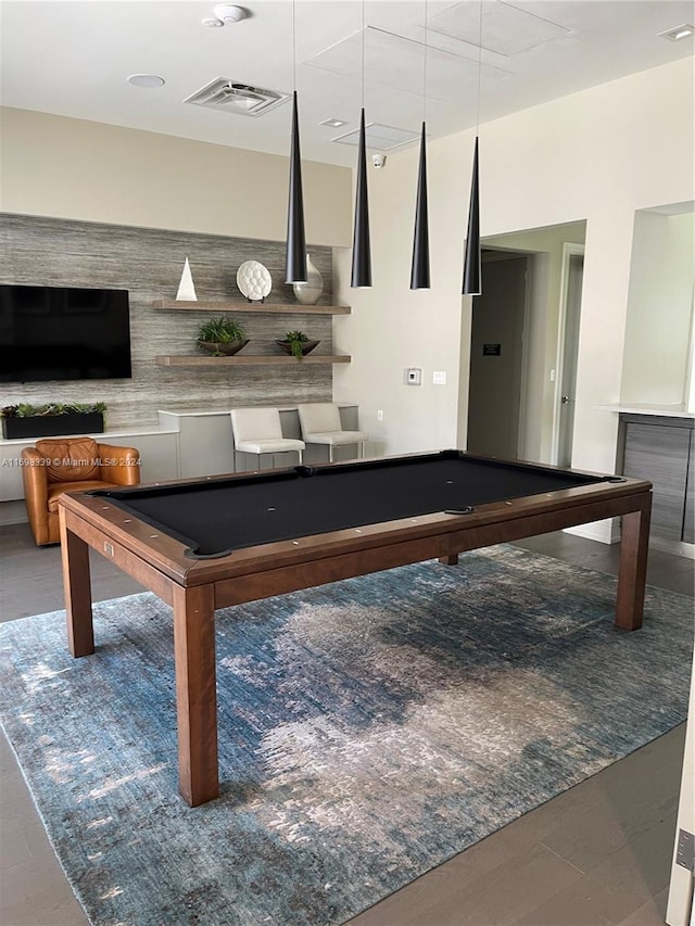 playroom featuring pool table