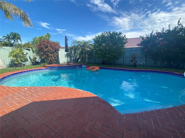 view of swimming pool