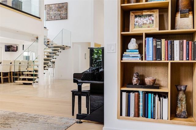 details featuring hardwood / wood-style flooring