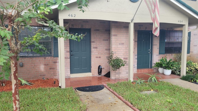 property entrance featuring a porch