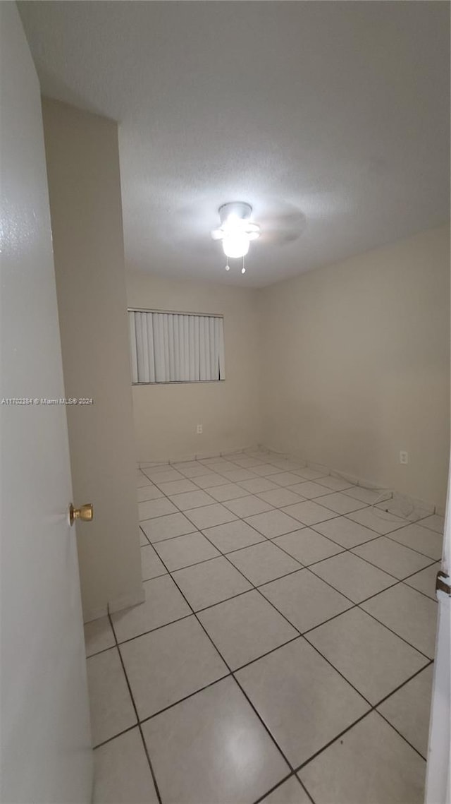 spare room featuring light tile patterned flooring