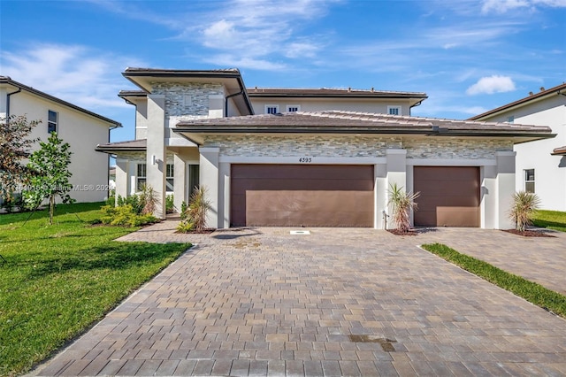 view of front of property featuring a front yard