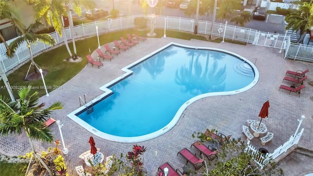 view of swimming pool