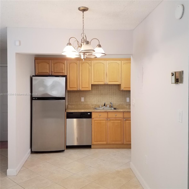 kitchen with an inviting chandelier, sink, hanging light fixtures, tasteful backsplash, and stainless steel appliances