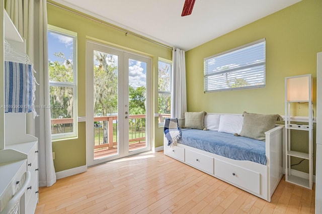 sunroom / solarium with ceiling fan