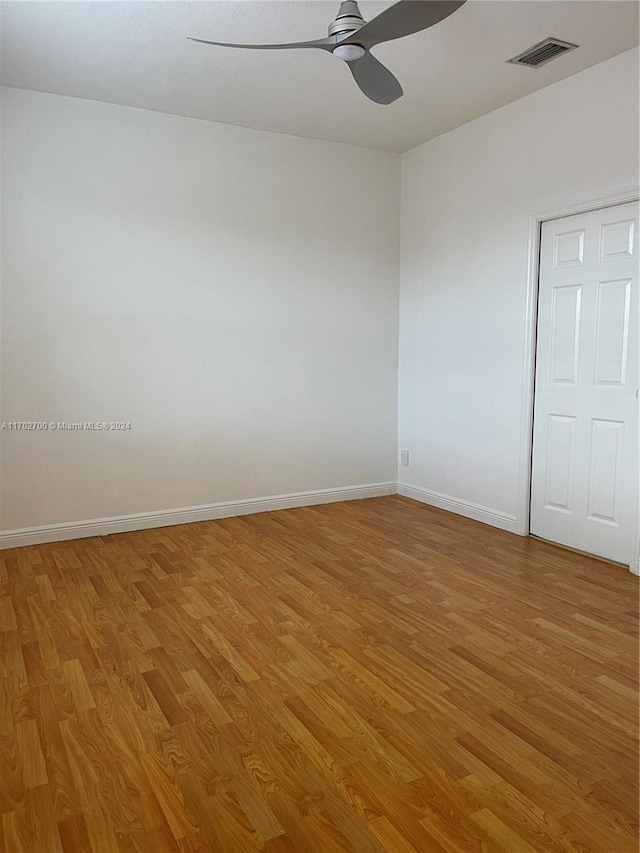 empty room featuring light hardwood / wood-style floors and ceiling fan