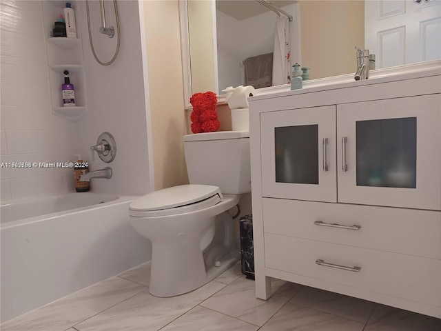 full bathroom with shower / tub combo with curtain, vanity, and toilet