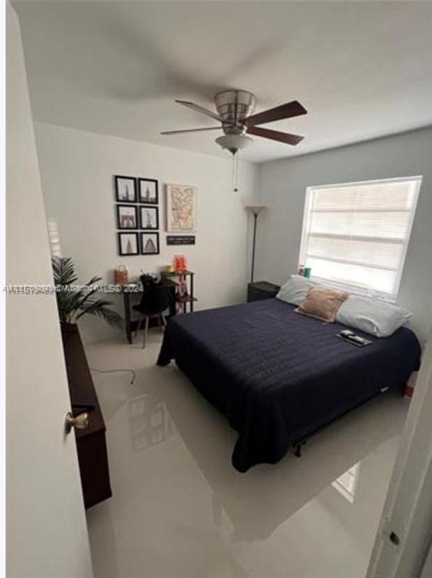 bedroom featuring ceiling fan