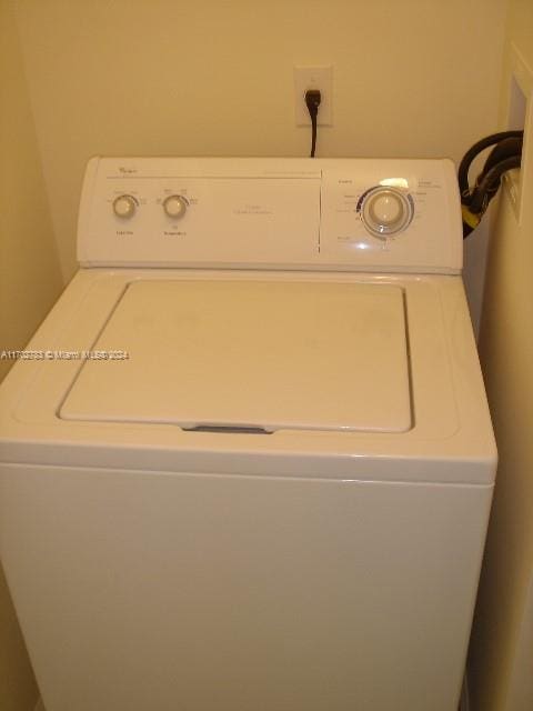 clothes washing area with washer / clothes dryer