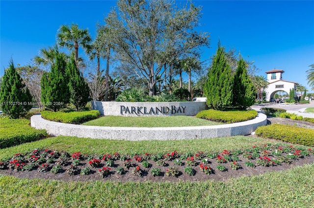 view of community / neighborhood sign