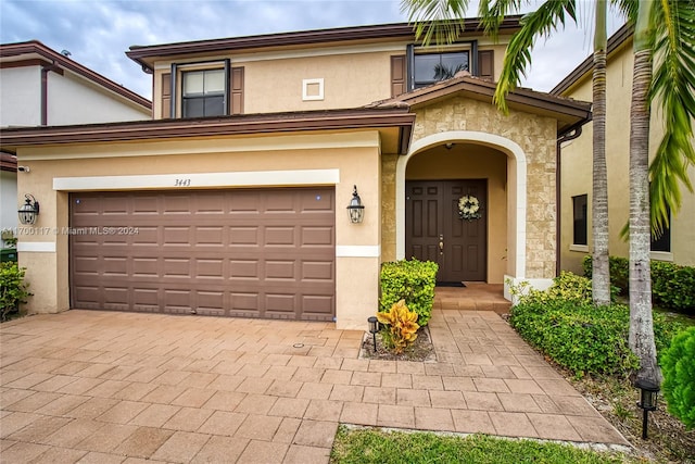 view of front facade featuring a garage