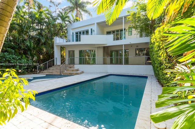 view of swimming pool featuring a patio