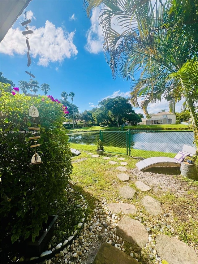 view of yard featuring a water view