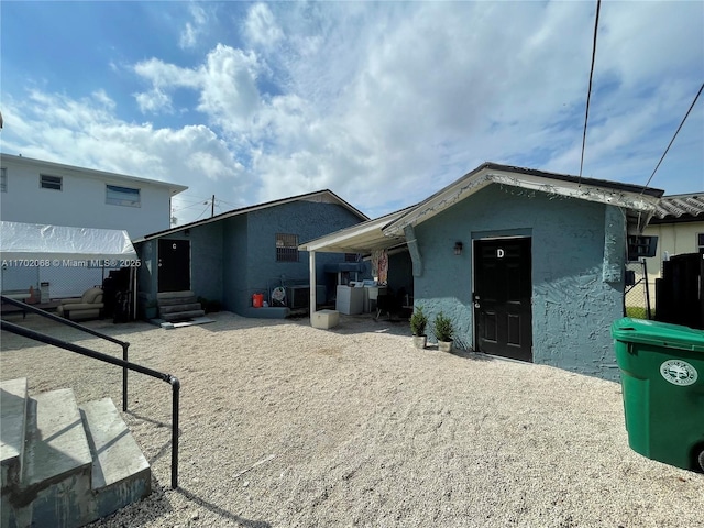 236 SW 10th Ave, Miami, FL 33130 - view of front of home featuring stucco siding and entry steps