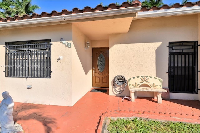 entrance to property featuring a patio area