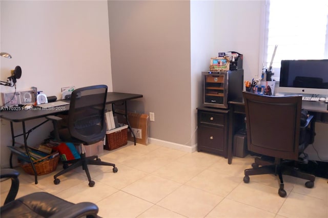 office area with light tile patterned flooring and baseboards