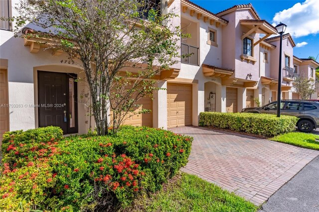 view of front of house featuring a garage