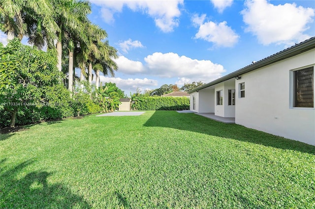 view of yard with a patio