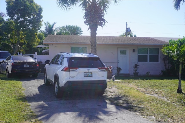 view of front of house with a front lawn