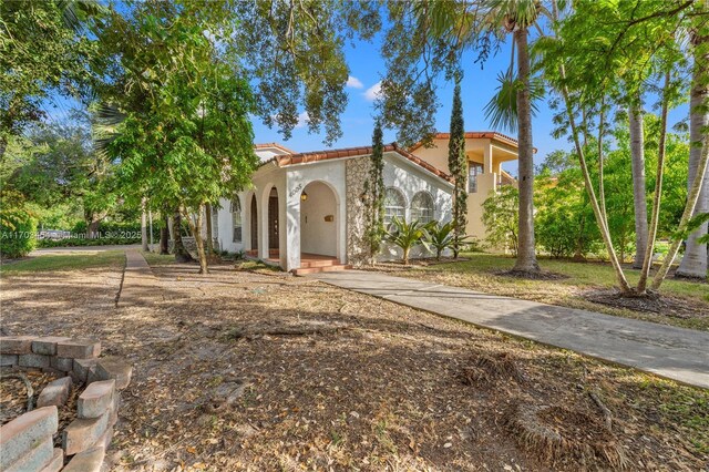 view of mediterranean / spanish-style home