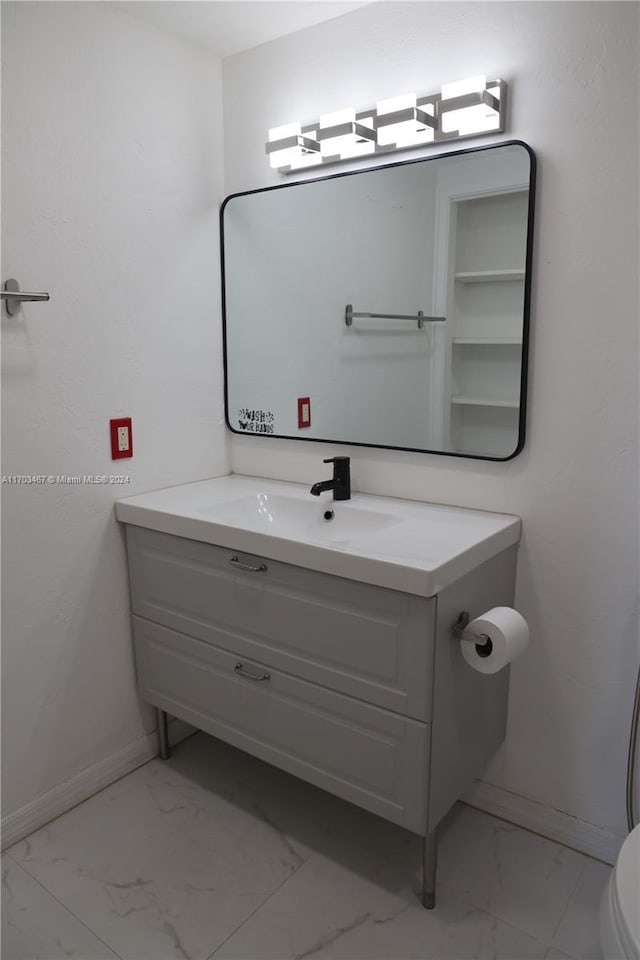 bathroom with vanity