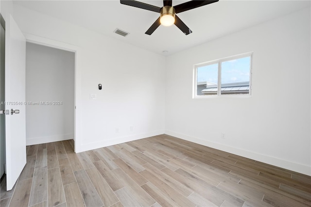 empty room featuring light hardwood / wood-style floors and ceiling fan