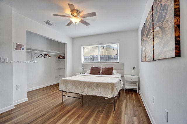 bedroom with a closet, hardwood / wood-style flooring, and ceiling fan