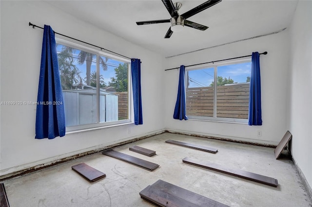 empty room with ceiling fan