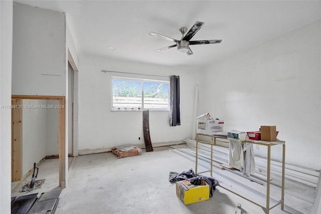 bedroom featuring ceiling fan