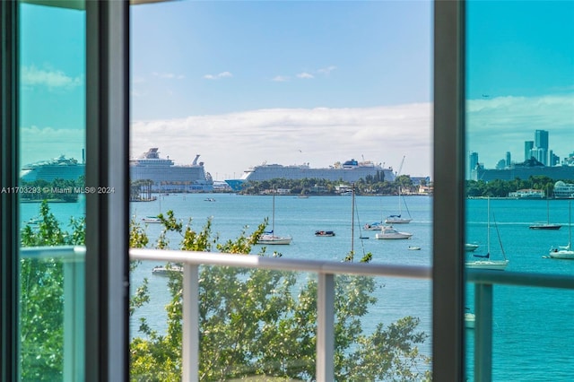 1470 16th St Unit 501, Miami Beach, FL 33139 - water view with city skyline