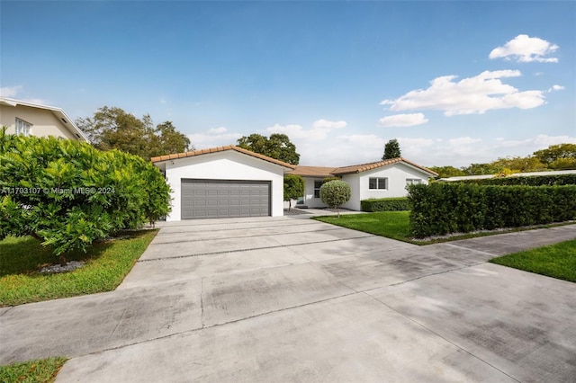 view of front of property with a front yard