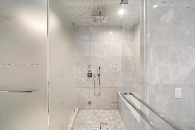 bathroom featuring tiled shower