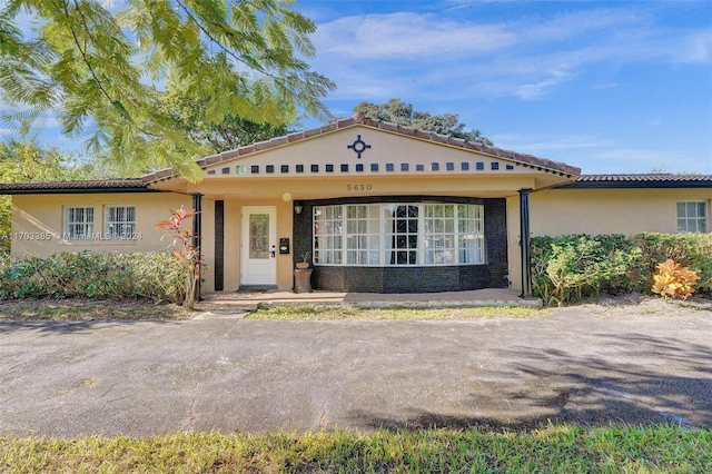 view of mediterranean / spanish-style home