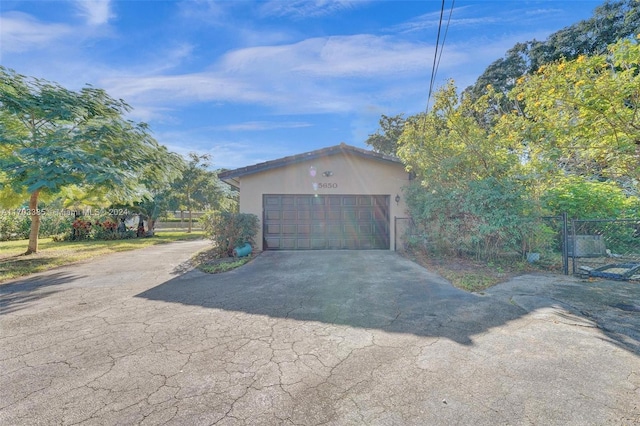 5650 SW 5th St, Plantation, FL 33317 - garage featuring driveway