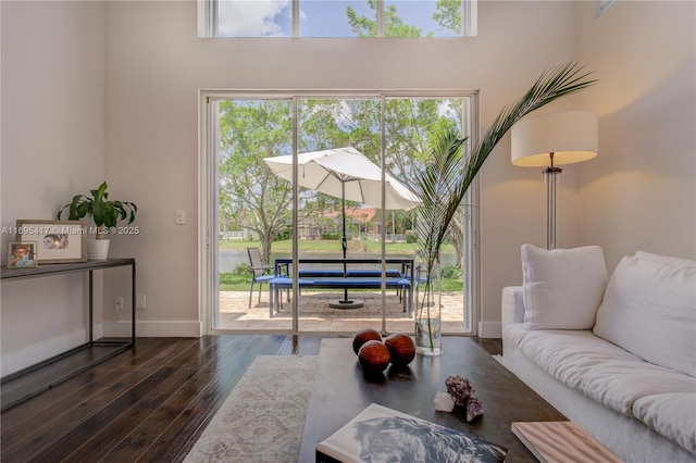 living room with dark wood-style flooring and baseboards