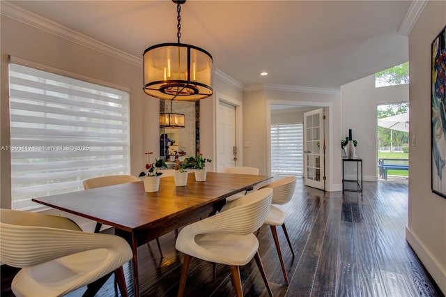 dining area featuring ornamental molding, recessed lighting, dark wood finished floors, and baseboards